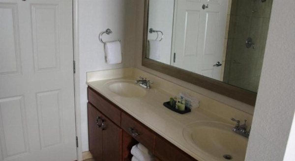 Club 36 Resort by ResortShare image 25