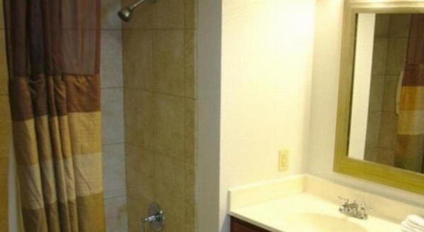 Club 36 Resort by ResortShare image 26